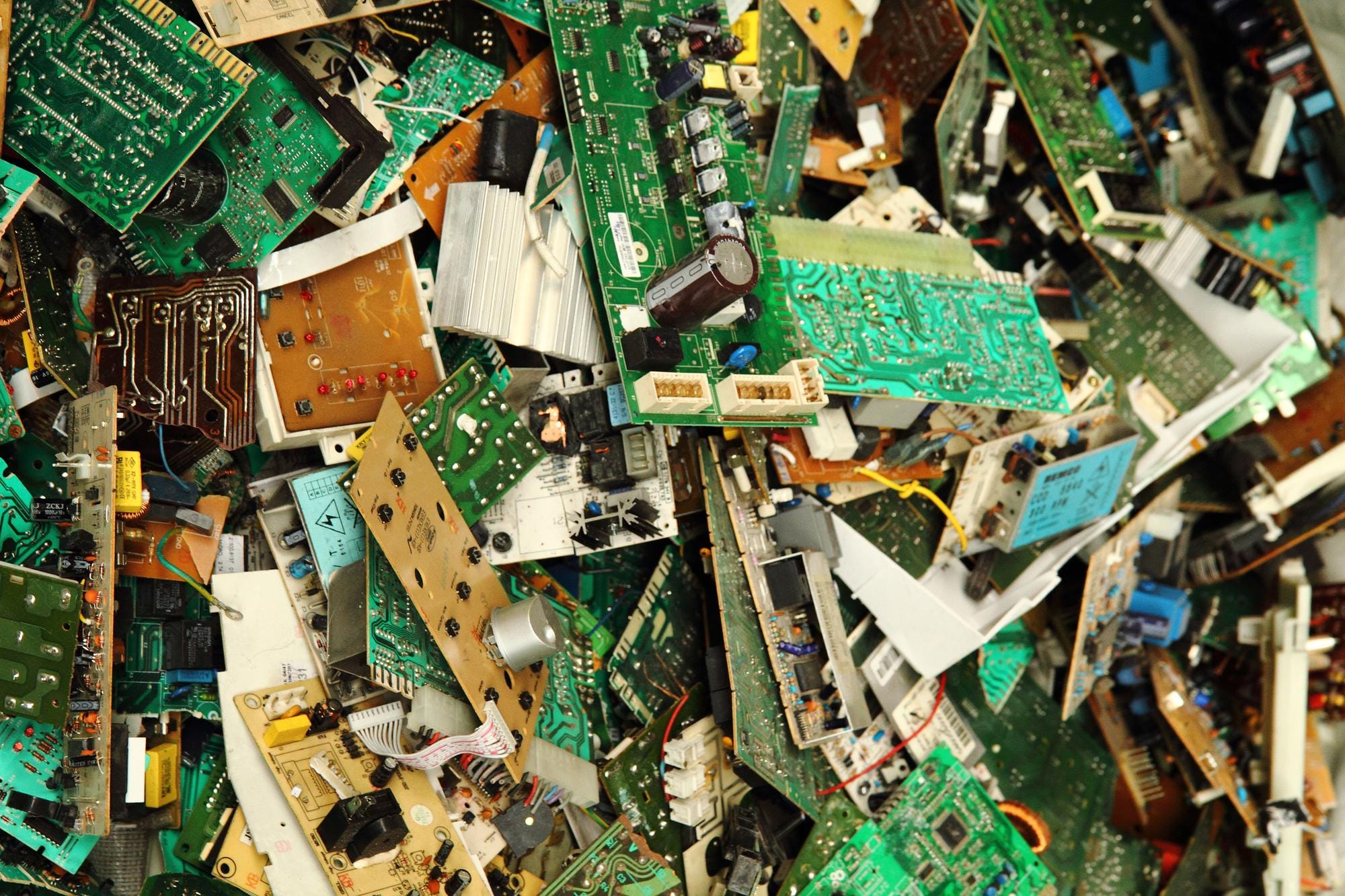 Gdzie oddawać elektroodpady? Jakie obowiązują zasady recyklingu?